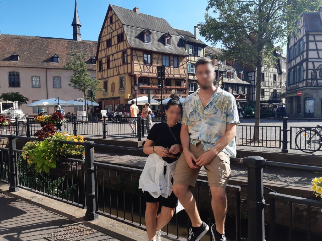 Immagine sfocata di me e O. a Mulhouse